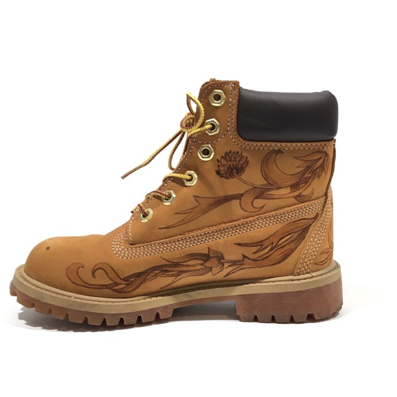 CUSTOM HAND PAINTED TIMBERLAND NUBUK BOOTS -YOUTH US 3.5 -FITS WOMEN US 5.5 - Picture 4 of 13